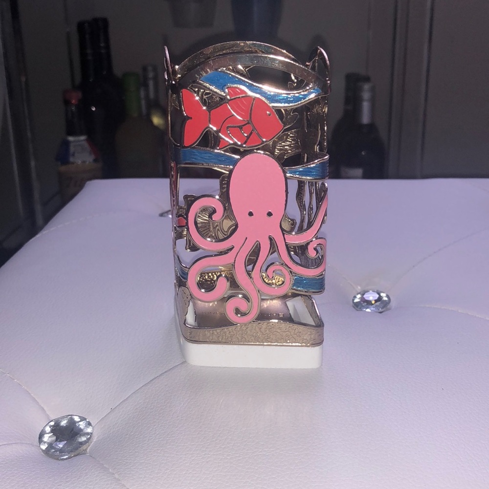 Soap holder
